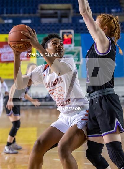 Thumbnail 3 in Lake Washington vs. Eastside Catholic (WIAA 3A Semifinal) photogallery.