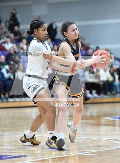Thumbnail 2 in Streetsboro vs. Laurel (OHSAA D2 Regional Final) photogallery.