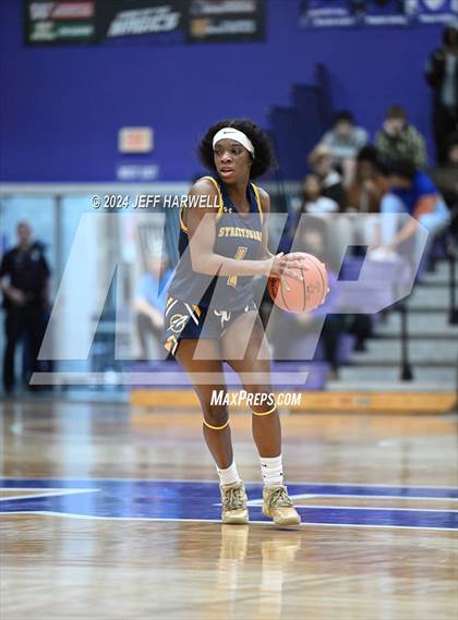Thumbnail 1 in Streetsboro vs. Laurel (OHSAA D2 Regional Final) photogallery.