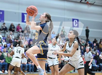 Thumbnail 1 in Streetsboro vs. Laurel (OHSAA D2 Regional Final) photogallery.