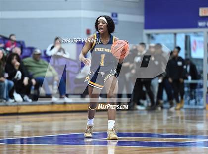 Thumbnail 1 in Streetsboro vs. Laurel (OHSAA D2 Regional Final) photogallery.
