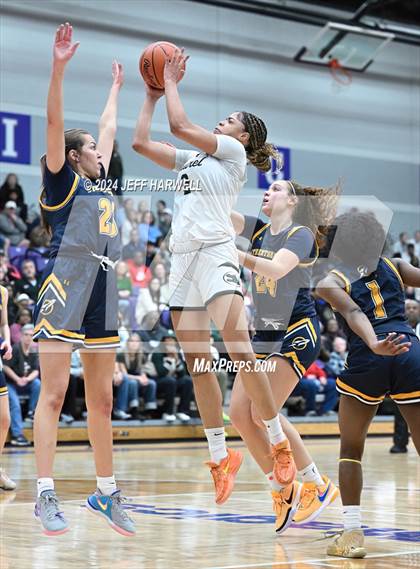 Thumbnail 2 in Streetsboro vs. Laurel (OHSAA D2 Regional Final) photogallery.