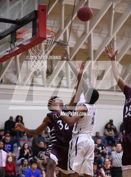 Thumbnail 2 in Independence vs. Bakersfield photogallery.