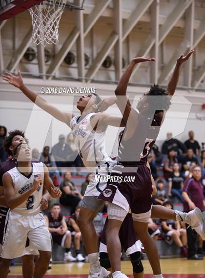 Thumbnail 1 in Independence vs. Bakersfield photogallery.