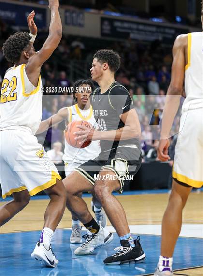 Thumbnail 2 in Raymore-Peculiar vs. Blue Springs (MSHSAA Class 5 Sectional) photogallery.