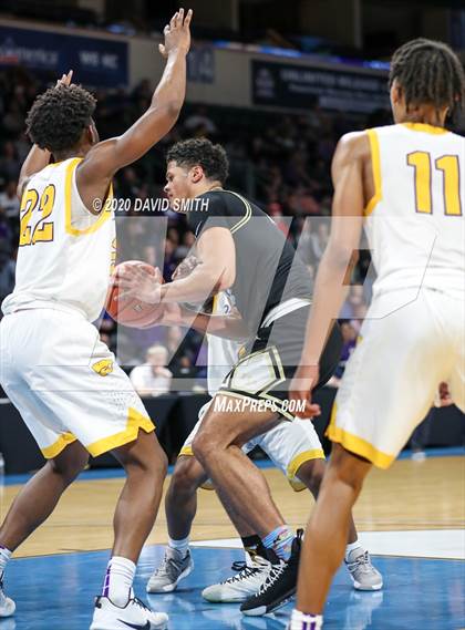 Thumbnail 3 in Raymore-Peculiar vs. Blue Springs (MSHSAA Class 5 Sectional) photogallery.