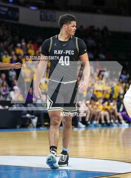 Thumbnail 1 in Raymore-Peculiar vs. Blue Springs (MSHSAA Class 5 Sectional) photogallery.