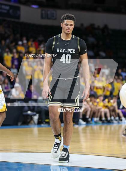 Thumbnail 3 in Raymore-Peculiar vs. Blue Springs (MSHSAA Class 5 Sectional) photogallery.