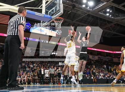 Thumbnail 1 in Raymore-Peculiar vs. Blue Springs (MSHSAA Class 5 Sectional) photogallery.