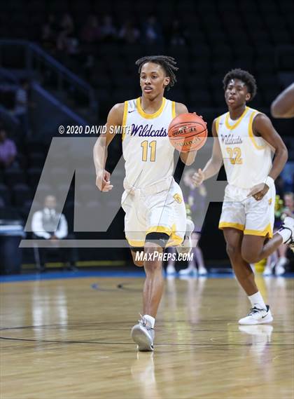 Thumbnail 2 in Raymore-Peculiar vs. Blue Springs (MSHSAA Class 5 Sectional) photogallery.