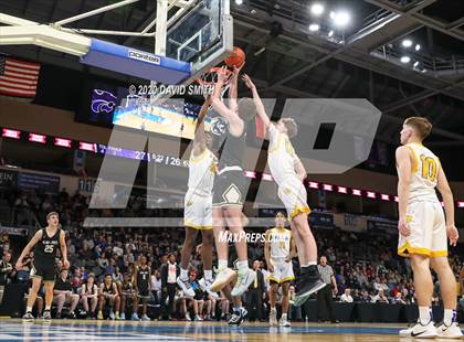Thumbnail 2 in Raymore-Peculiar vs. Blue Springs (MSHSAA Class 5 Sectional) photogallery.