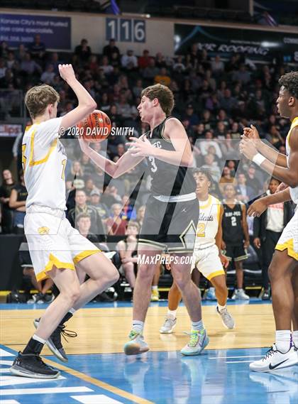 Thumbnail 2 in Raymore-Peculiar vs. Blue Springs (MSHSAA Class 5 Sectional) photogallery.