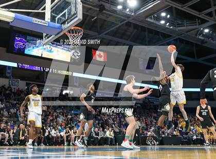 Thumbnail 1 in Raymore-Peculiar vs. Blue Springs (MSHSAA Class 5 Sectional) photogallery.