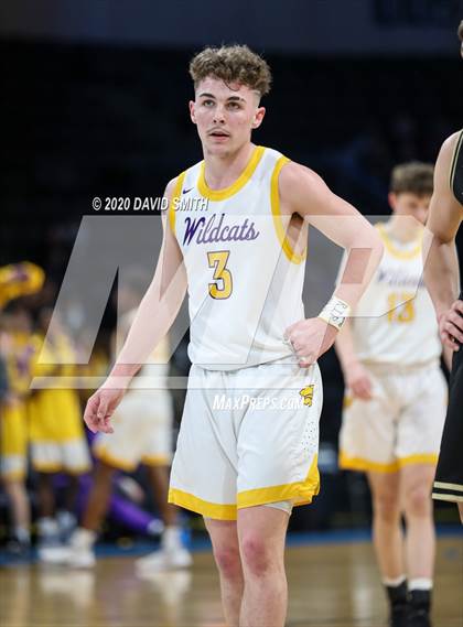 Thumbnail 2 in Raymore-Peculiar vs. Blue Springs (MSHSAA Class 5 Sectional) photogallery.