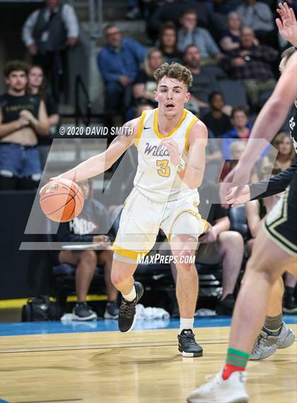 Thumbnail 1 in Raymore-Peculiar vs. Blue Springs (MSHSAA Class 5 Sectional) photogallery.