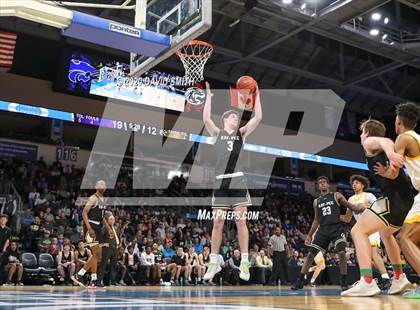 Thumbnail 1 in Raymore-Peculiar vs. Blue Springs (MSHSAA Class 5 Sectional) photogallery.