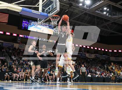 Thumbnail 1 in Raymore-Peculiar vs. Blue Springs (MSHSAA Class 5 Sectional) photogallery.