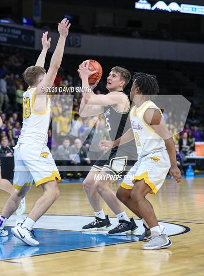 Thumbnail 3 in Raymore-Peculiar vs. Blue Springs (MSHSAA Class 5 Sectional) photogallery.