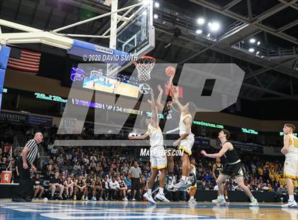 Thumbnail 1 in Raymore-Peculiar vs. Blue Springs (MSHSAA Class 5 Sectional) photogallery.