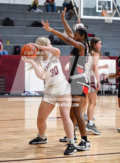 Thumbnail 1 in CH Yoe JV vs Mexia (Cameron Chamber Christmas Classic) photogallery.