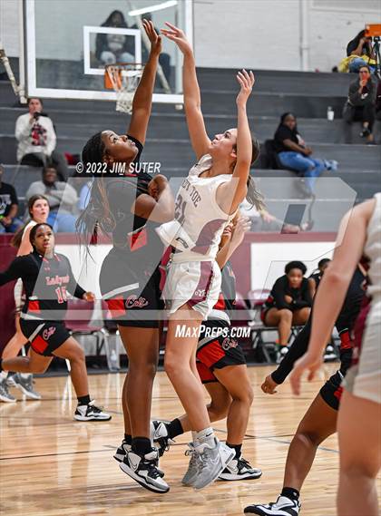 Thumbnail 3 in CH Yoe JV vs Mexia (Cameron Chamber Christmas Classic) photogallery.