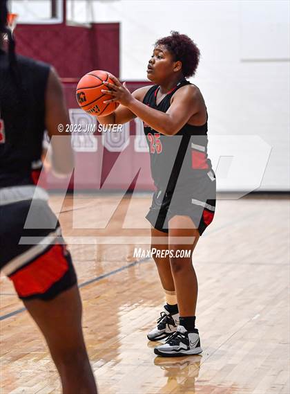Thumbnail 1 in CH Yoe JV vs Mexia (Cameron Chamber Christmas Classic) photogallery.