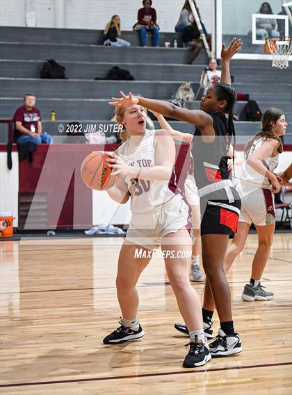 Thumbnail 3 in CH Yoe JV vs Mexia (Cameron Chamber Christmas Classic) photogallery.