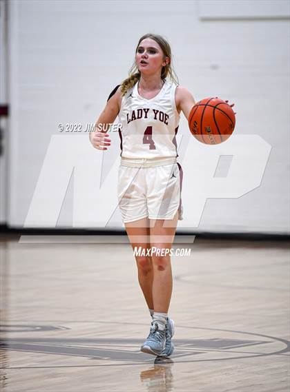 Thumbnail 1 in CH Yoe JV vs Mexia (Cameron Chamber Christmas Classic) photogallery.