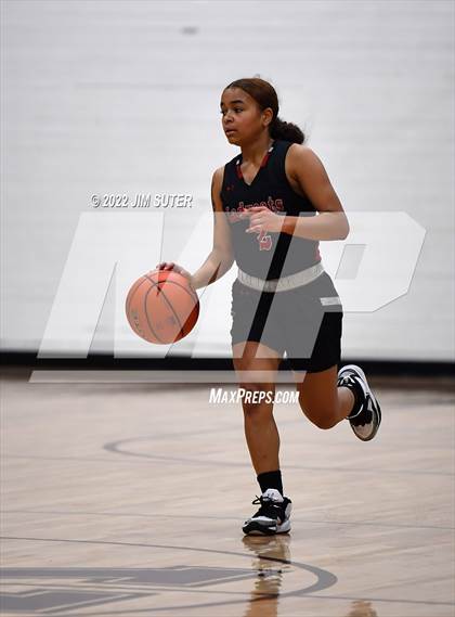 Thumbnail 3 in CH Yoe JV vs Mexia (Cameron Chamber Christmas Classic) photogallery.
