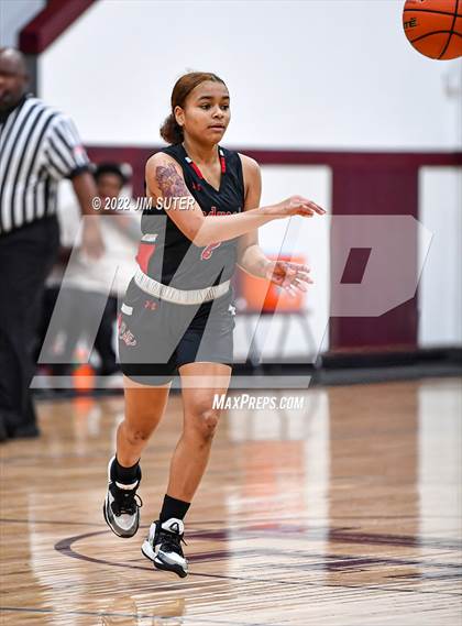 Thumbnail 2 in CH Yoe JV vs Mexia (Cameron Chamber Christmas Classic) photogallery.