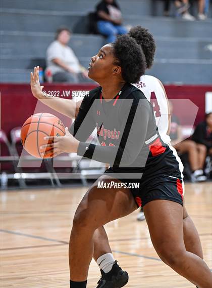 Thumbnail 3 in CH Yoe JV vs Mexia (Cameron Chamber Christmas Classic) photogallery.
