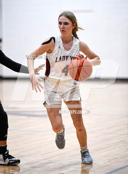 Thumbnail 3 in CH Yoe JV vs Mexia (Cameron Chamber Christmas Classic) photogallery.