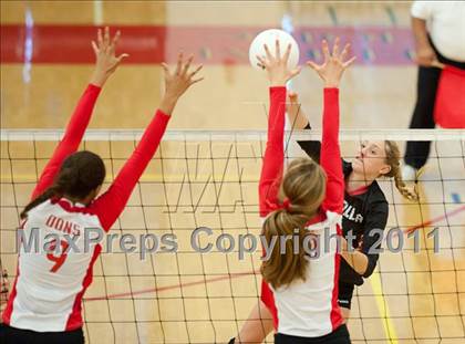 Thumbnail 2 in Cathedral Catholic vs La Jolla (CIF SDS D3 Final) photogallery.