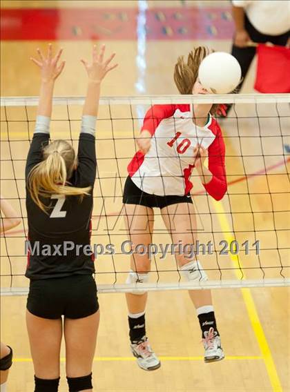 Thumbnail 3 in Cathedral Catholic vs La Jolla (CIF SDS D3 Final) photogallery.