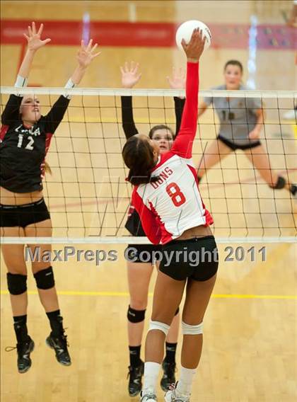 Thumbnail 2 in Cathedral Catholic vs La Jolla (CIF SDS D3 Final) photogallery.