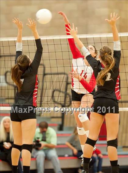 Thumbnail 2 in Cathedral Catholic vs La Jolla (CIF SDS D3 Final) photogallery.