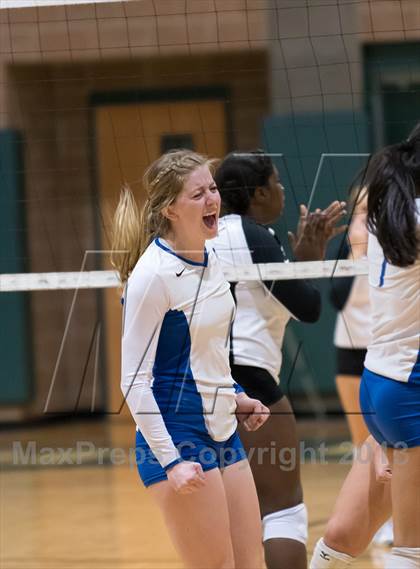 Thumbnail 1 in Churchill vs. New Braunfels (UIL 5A Region IV Quarterfinal) photogallery.
