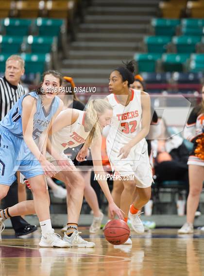 Thumbnail 1 in Ralston Valley vs. Lakewood (CHSAA 5A Great 8) photogallery.
