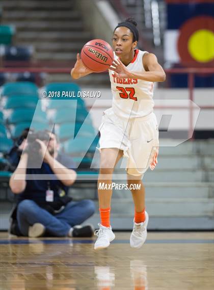 Thumbnail 3 in Ralston Valley vs. Lakewood (CHSAA 5A Great 8) photogallery.