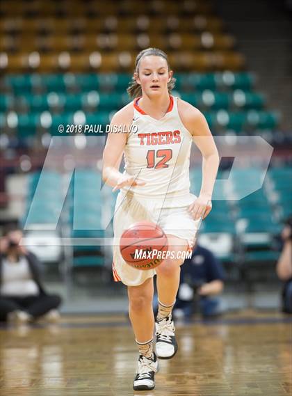 Thumbnail 3 in Ralston Valley vs. Lakewood (CHSAA 5A Great 8) photogallery.