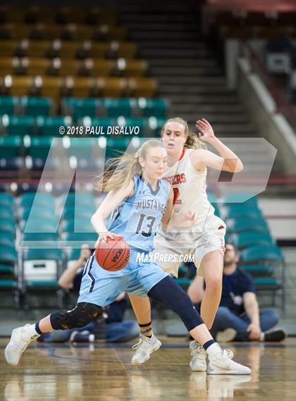 Thumbnail 3 in Ralston Valley vs. Lakewood (CHSAA 5A Great 8) photogallery.