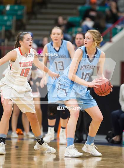 Thumbnail 2 in Ralston Valley vs. Lakewood (CHSAA 5A Great 8) photogallery.