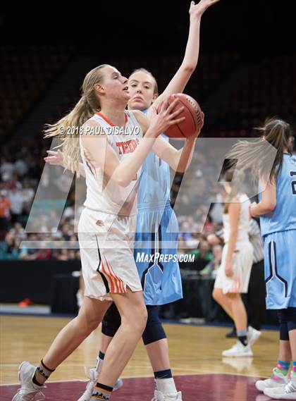 Thumbnail 2 in Ralston Valley vs. Lakewood (CHSAA 5A Great 8) photogallery.