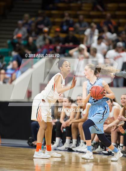 Thumbnail 2 in Ralston Valley vs. Lakewood (CHSAA 5A Great 8) photogallery.