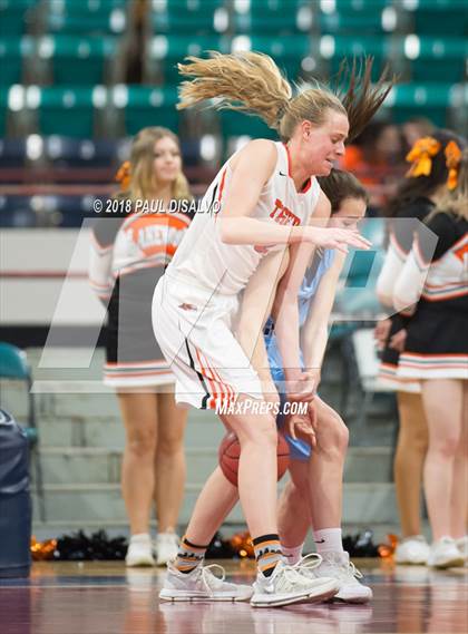 Thumbnail 2 in Ralston Valley vs. Lakewood (CHSAA 5A Great 8) photogallery.