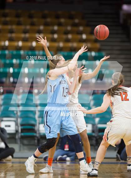 Thumbnail 1 in Ralston Valley vs. Lakewood (CHSAA 5A Great 8) photogallery.