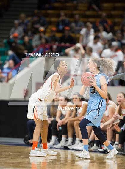 Thumbnail 1 in Ralston Valley vs. Lakewood (CHSAA 5A Great 8) photogallery.