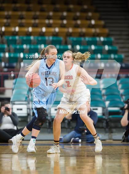 Thumbnail 2 in Ralston Valley vs. Lakewood (CHSAA 5A Great 8) photogallery.