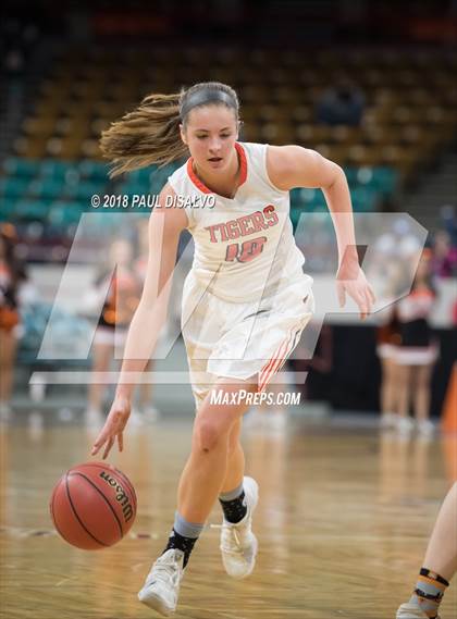 Thumbnail 2 in Ralston Valley vs. Lakewood (CHSAA 5A Great 8) photogallery.