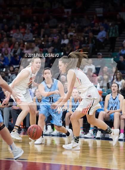 Thumbnail 1 in Ralston Valley vs. Lakewood (CHSAA 5A Great 8) photogallery.